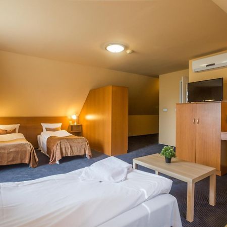 Hotel Luna Budapesta Exterior foto